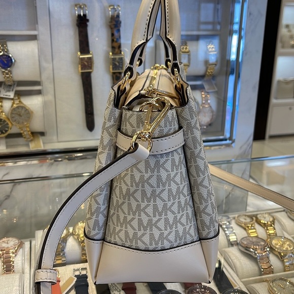 Michael Kors Reed Small Belted Logo Satchel Crossbody Center Zip Bag Purse
NWT - Picture 15 of 16